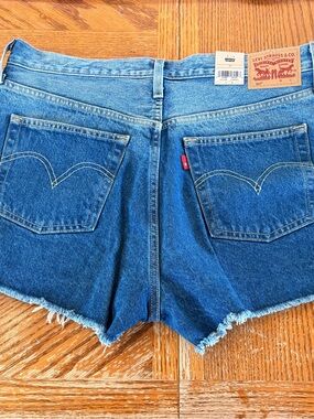 Levi’s 501 Button Fly Shorts Women’s Waist Size 33  100% Cotton NWT